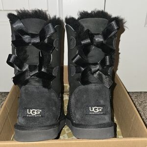Women's Bailey Bow II Boots Size 7